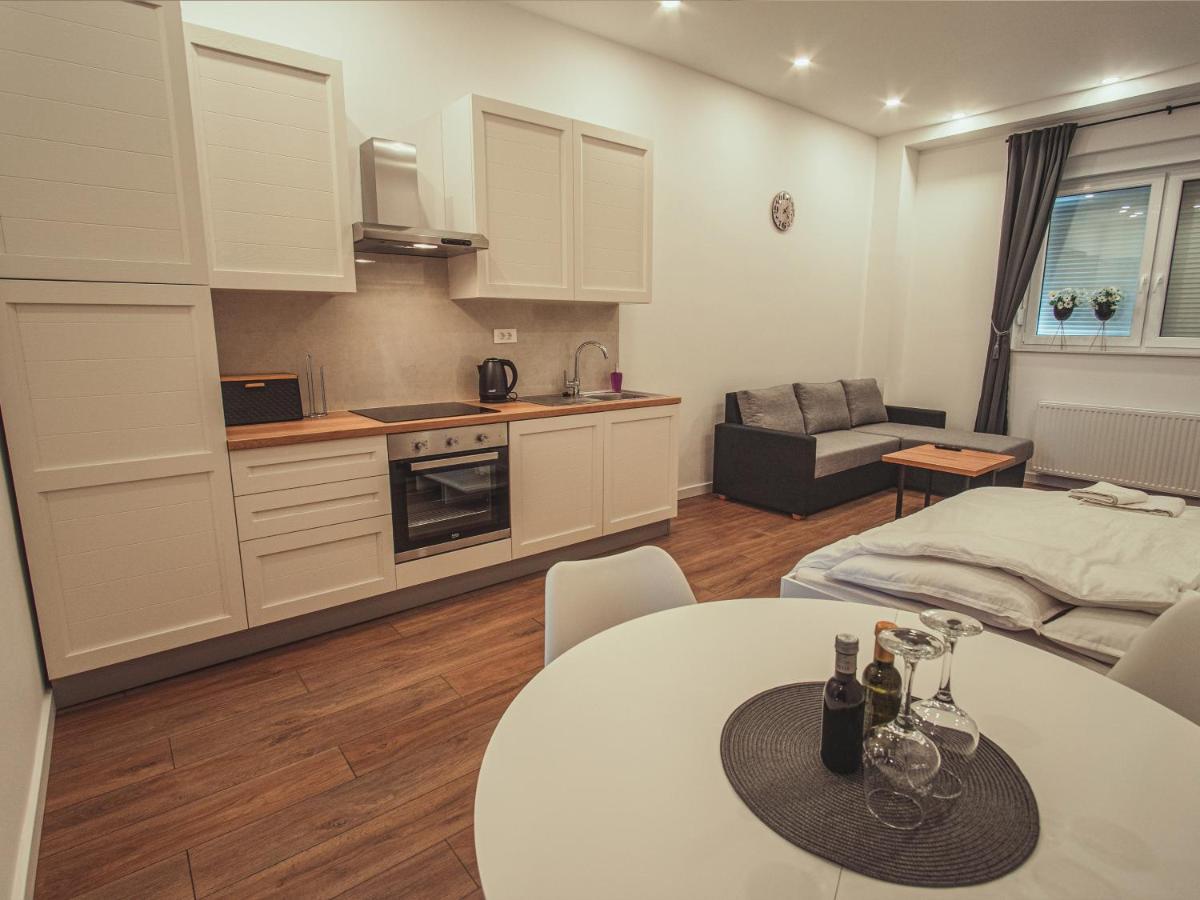 Apartmani Infinity オシエク エクステリア 写真