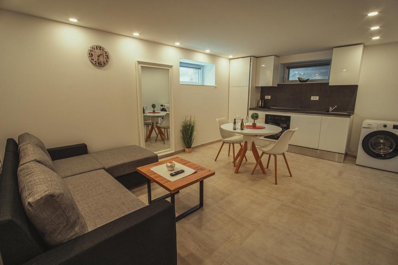 Apartmani Infinity オシエク エクステリア 写真